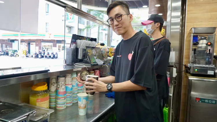 清心福全執行長趙啟宏分享，當時爸爸訓練自己的方法，13歲就被丟到店裡半工半讀。莊偉祺攝