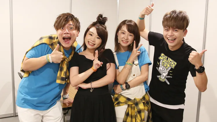 蔡阿嘎夫妻與Ryu、Yuma合照。翻攝自蔡阿嘎臉書