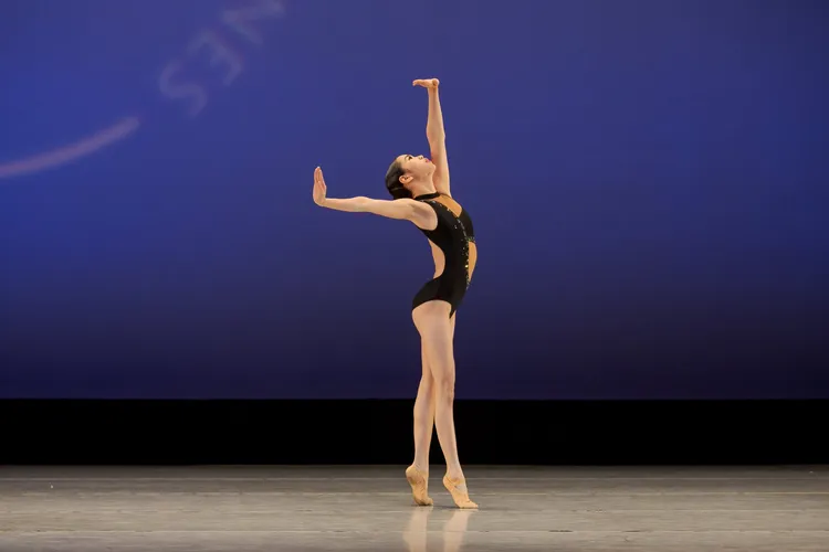 李晶晶女兒舞姿優美。翻攝李晶晶臉書