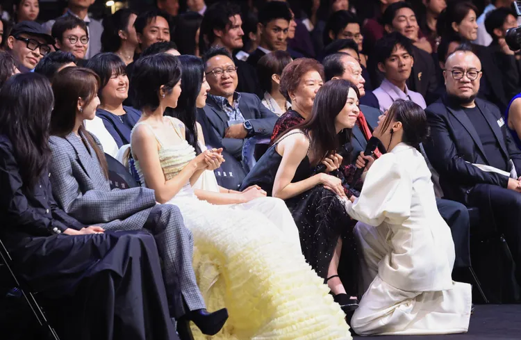 謝盈萱、曾寶儀好友互坑惹爆笑。三立提供