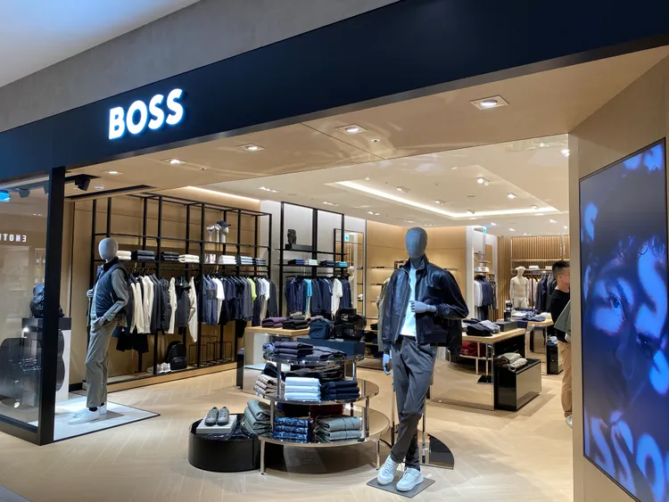 「SKM MEN’S」專屬樓層包含改裝前已進駐，全台BOSS業績最好的櫃王也在此。莊偉祺攝