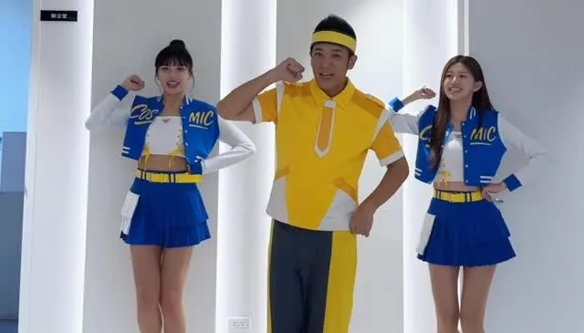 紀欣妤、紀欣伶姊妹花，如今長大了，再與香蕉哥哥一起跳舞。翻攝紀欣伶IG