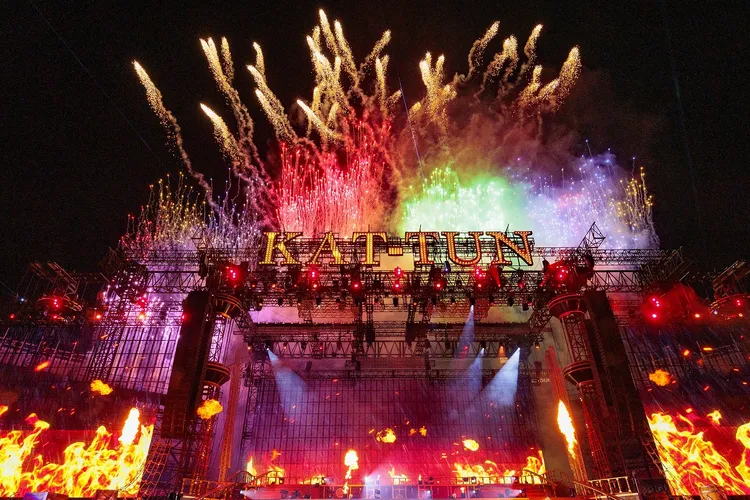 KAT-TUN演唱會最後施放3千發煙火。翻攝Oricon News