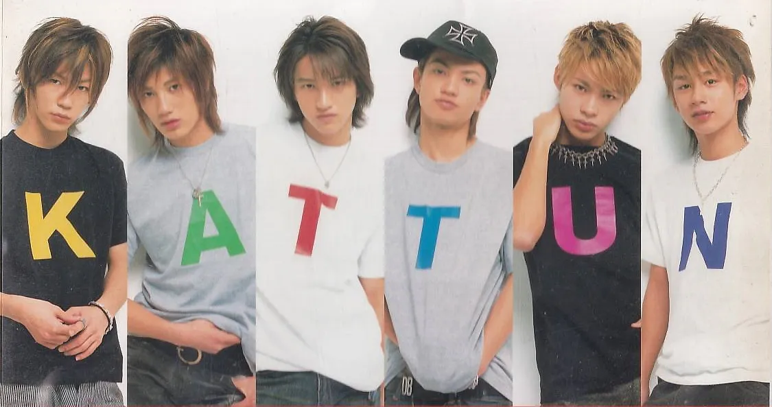 「KAT-TUN」原有6名成员，团名是由龟梨和也（左起）、赤西仁、田口淳之介、田中圣、上田龙也、中丸雄一的姓氏首个字母组成。翻摄日本yahoo