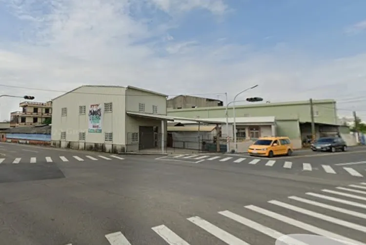 南市府推解編市地重劃範圍分布於下營區住宅密集之重要鄰里圈域，共六個區塊開發面積約7.908公頃，土地權屬公有2人、私有地主240人。翻攝google map