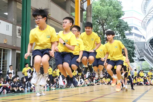 南山中学79周年校庆热闹滚滚　公益演唱会毕书尽、陈芳语嗨翻5000人