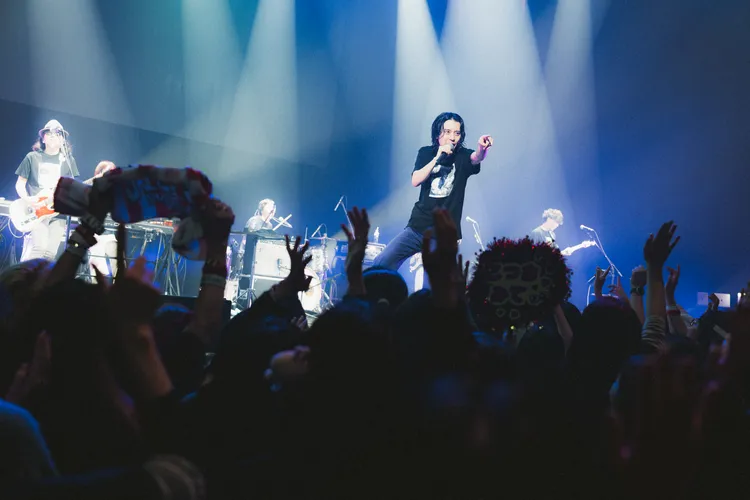 台下粉絲熱情甩毛巾，澀谷昴幽默表示大家揮舞太用力，「我都吃到棉絮了」。遠大娛樂提供