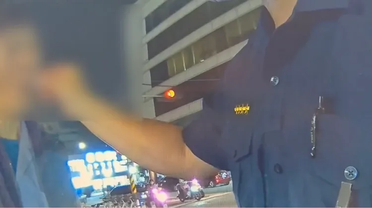 卢男因骑乘悬挂伪造车牌的机车遭警方拦查，还被发现竟然有毒驾情形，罪加一等。翻摄照片