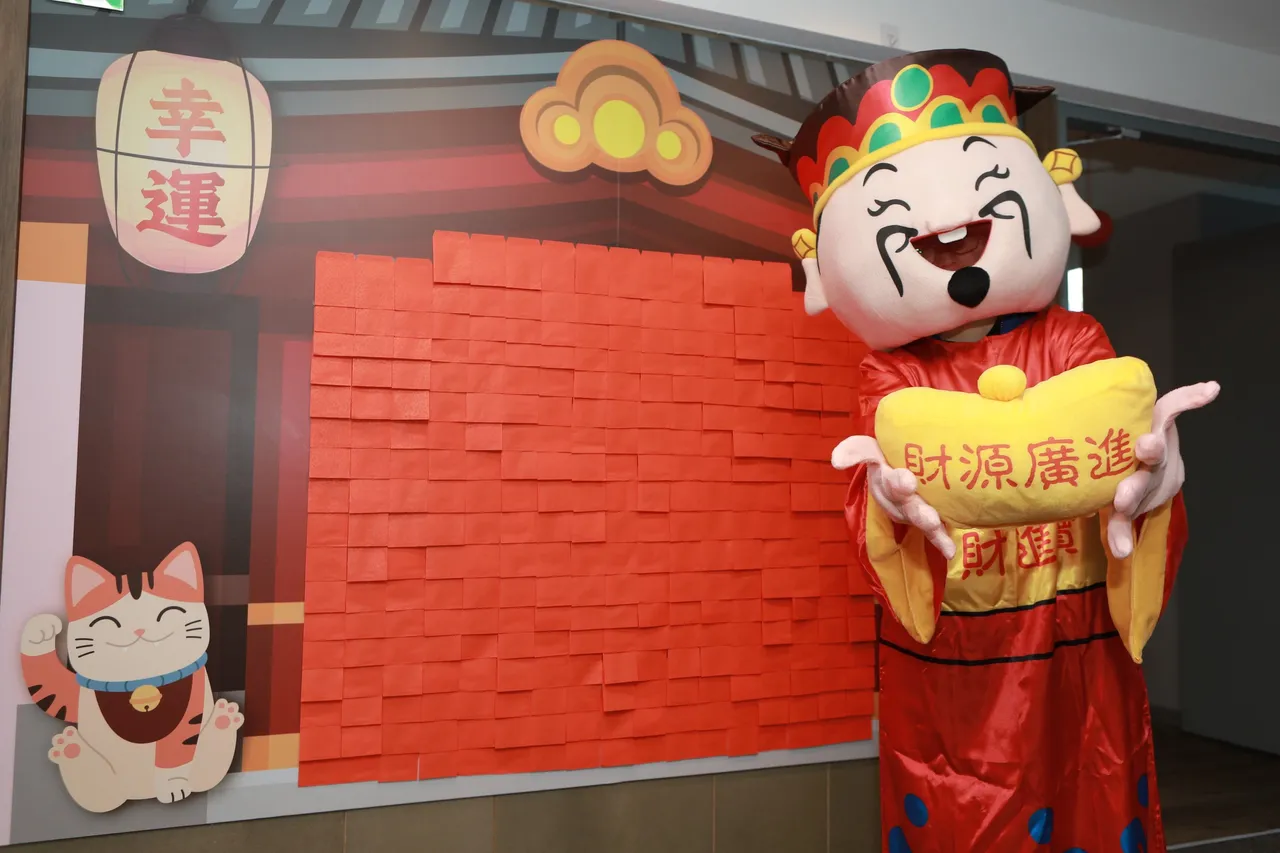 迎接春節，捷絲旅宜蘭礁溪館精心策畫童戲市集，試手氣必玩「開運抽紅包」，有機會抽中住宿券。捷絲旅提供