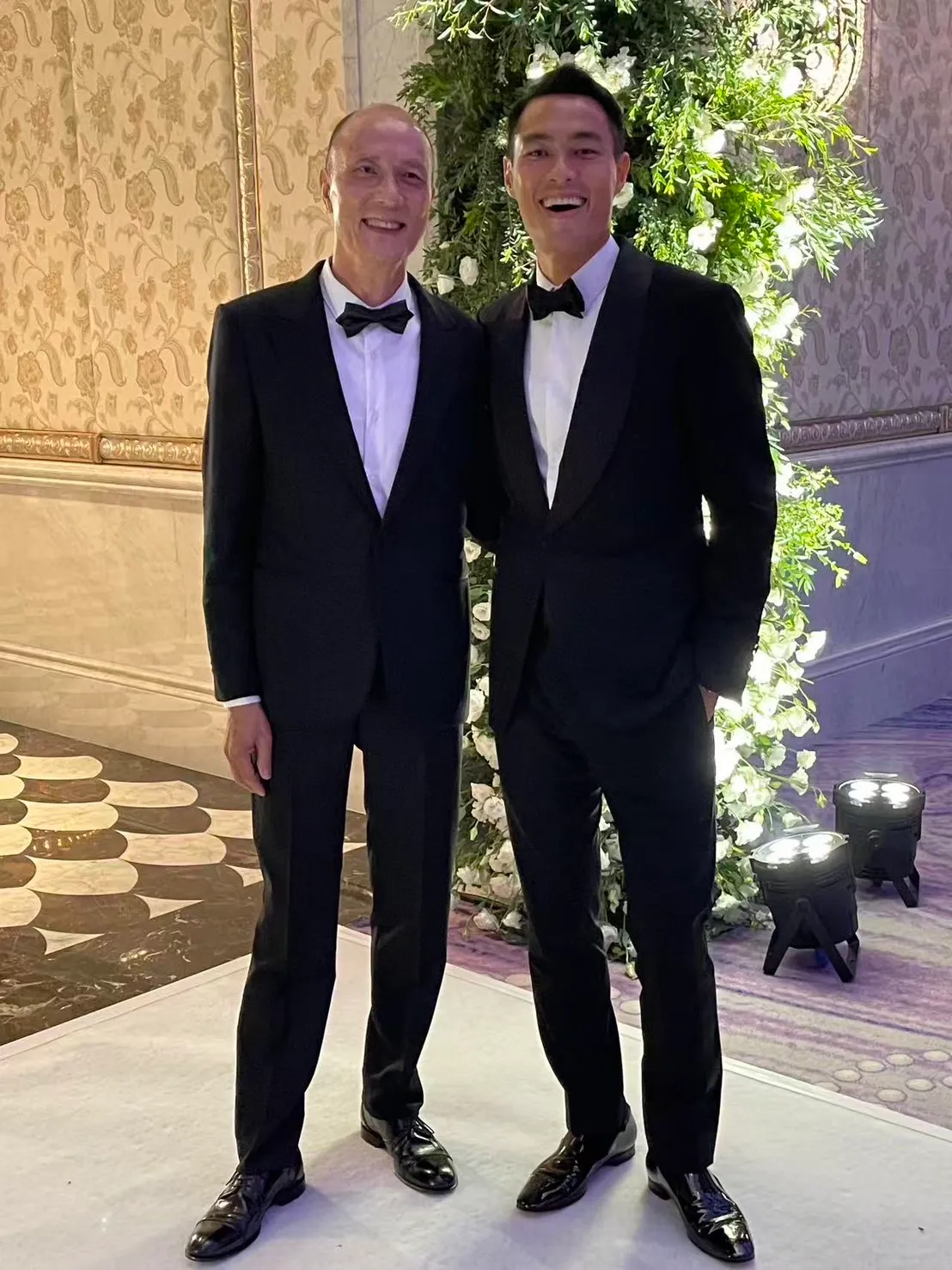 杨祐宁（右）为了延续父亲杨进元的好味道，积极筹备元锅新店。资料照片