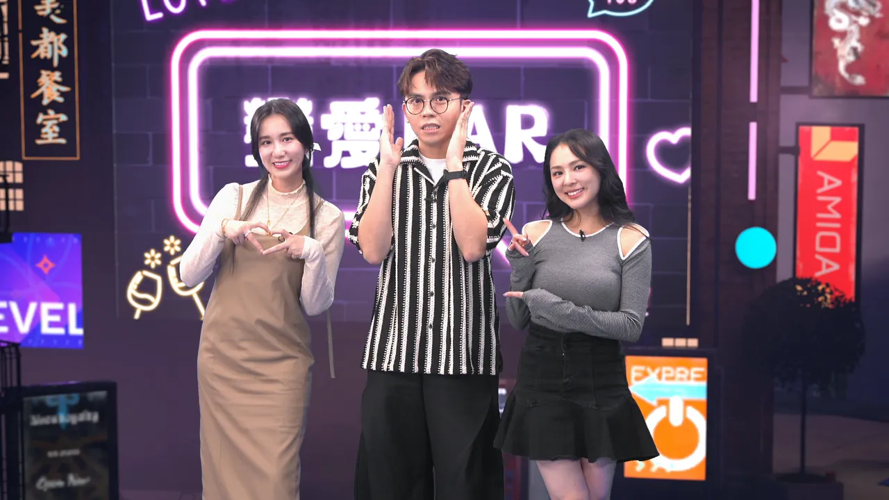 Apple（左起）跟黃豪平、熊熊說，醫生老公曾自己帶6個小護士出國旅遊。《戀愛熊天秤》提供