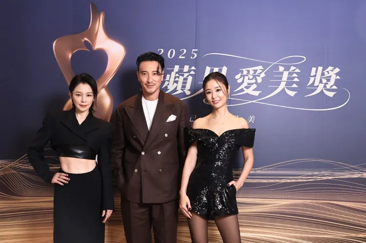 林心如（右起）和王阳明、徐若瑄担任颁奖人。摄影中心摄