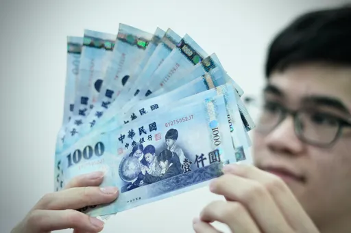 普發1萬｜8大公股行庫加碼　抽2萬元現金、6萬元刷卡金、iPhone17