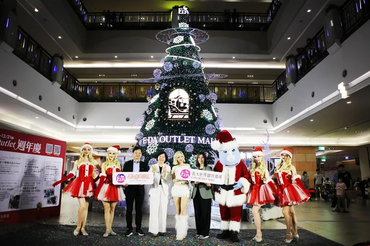 搶攻普發現金1萬元商機，南台灣義大世界15週年慶即日起至12/21登場，祭出15%超高回饋。義大提供