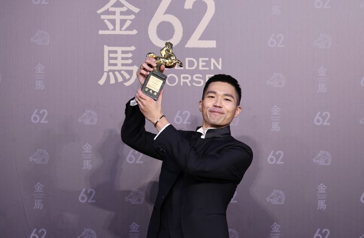 李駿碩奪最佳導演獎！自爆色盲才拍黑白片　花盡積蓄靠朋友接濟