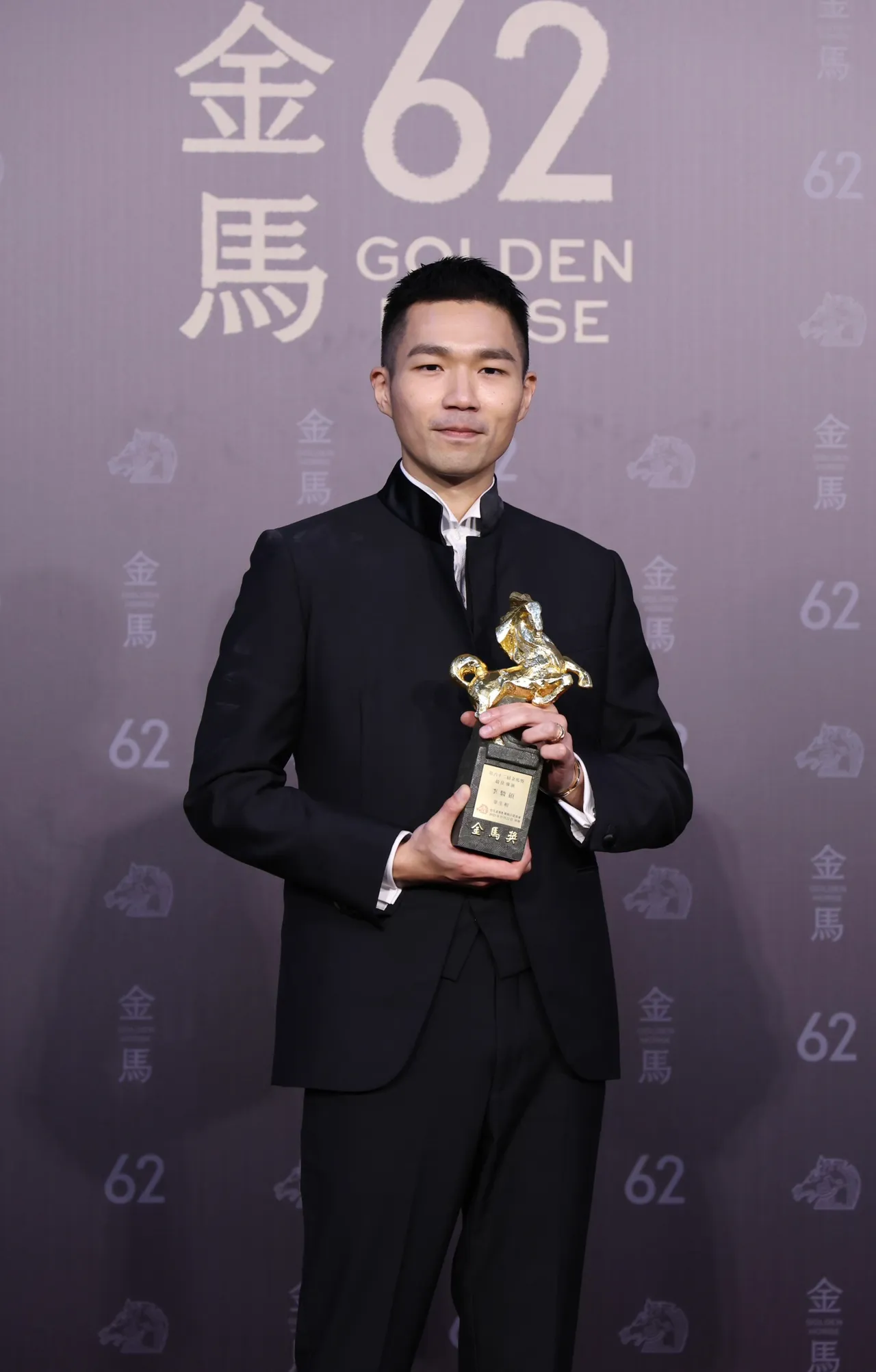 李駿碩自爆是紅綠色盲，所以用最舒服、最擅長的方式拍黑白電影。攝影中心攝