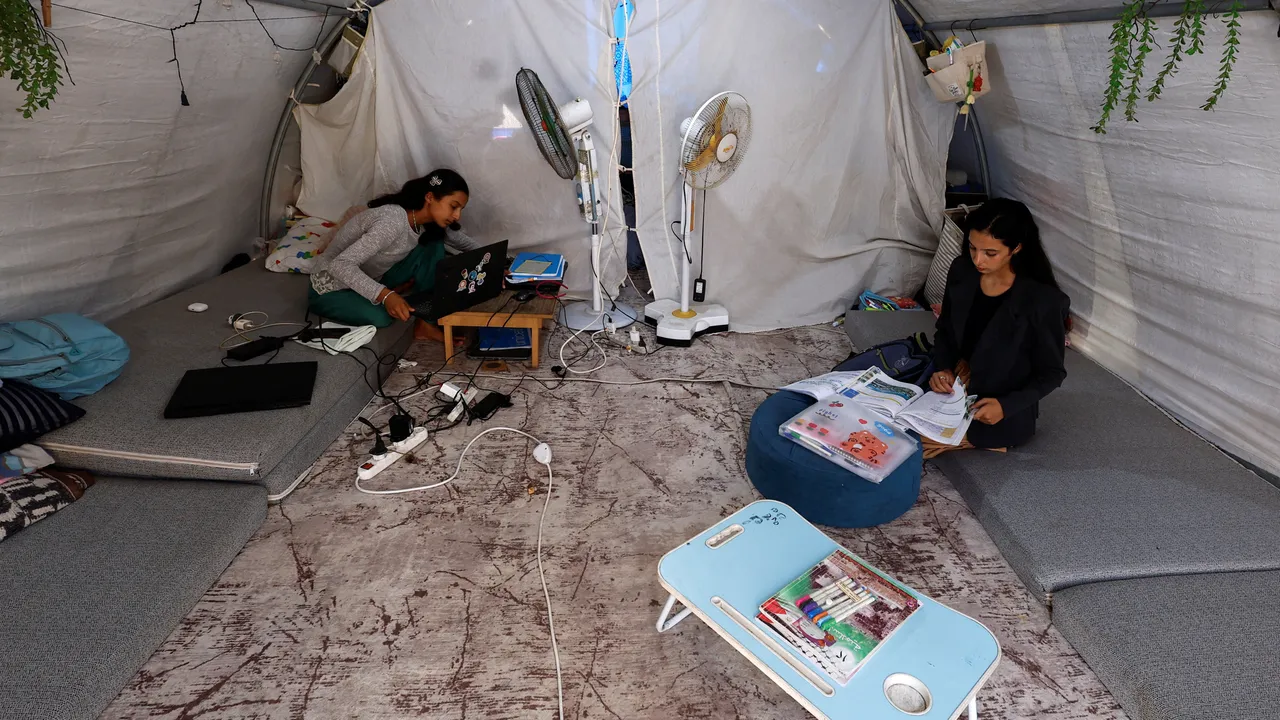 不喜欢上学？问问加萨的孩子们　逾2.5万孩童回难民教室上课