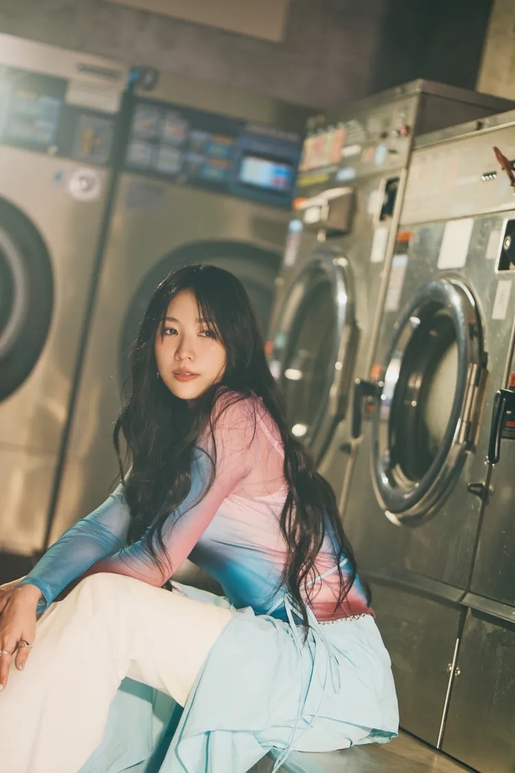 黃玠瑋創作靈感受到她喜愛的日本動畫大師新海誠的經典神作《秒速五公分》。環球音樂提供