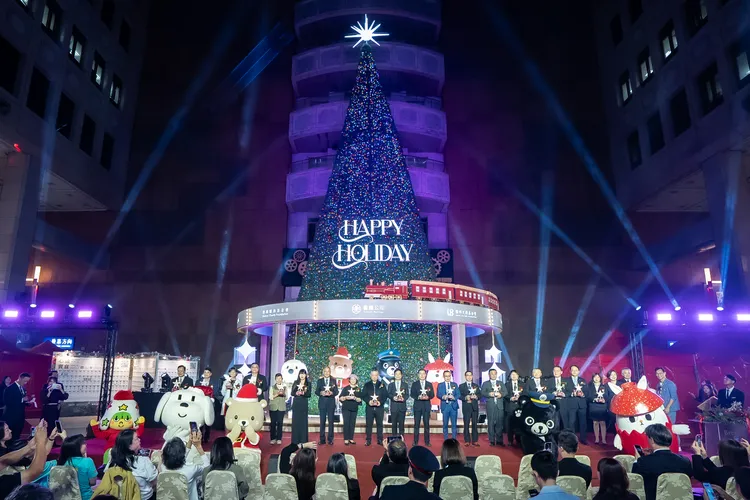 微風台北車站聖誕樹點燈儀式。微風提供