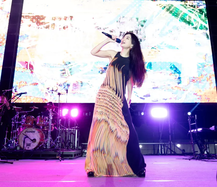 Ella才剛啟動全新巡演，返鄉開唱魅力無限。屏東縣政府客家事務處提供