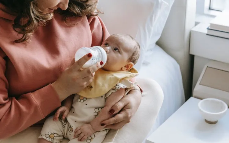 网红提醒女性在婚前谈好产后照护观念，别忽视坐月子安排的重要性。示意图取自Pexels