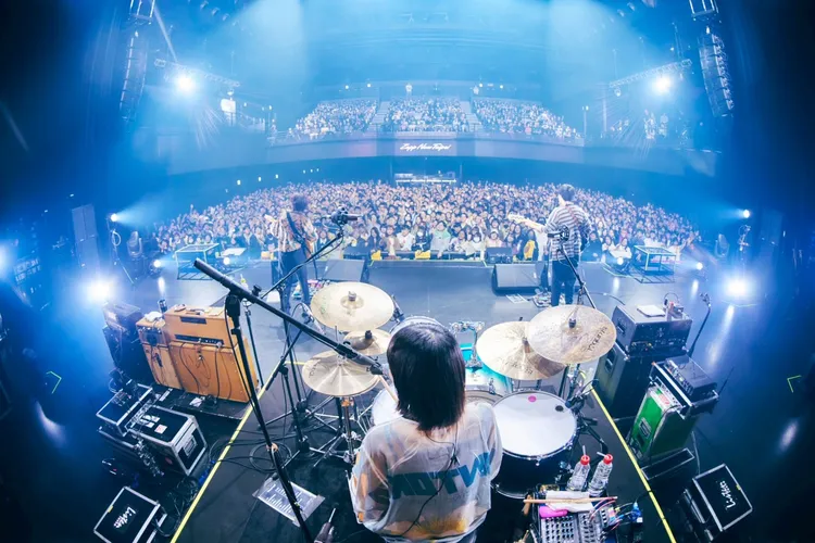  Saucy Dog吆喝全場一起大合唱。日吉