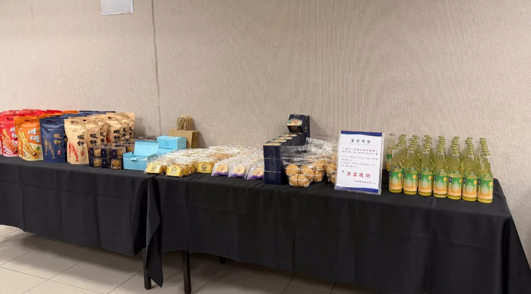 后台连卡哩卡哩、虾饼都有。翻摄lydia黄燕玲X