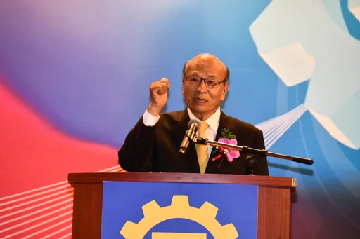 黄仁勋送「他」皮衣竟送人！潘俊荣：明年工总邀黄演讲塞爆大巨蛋