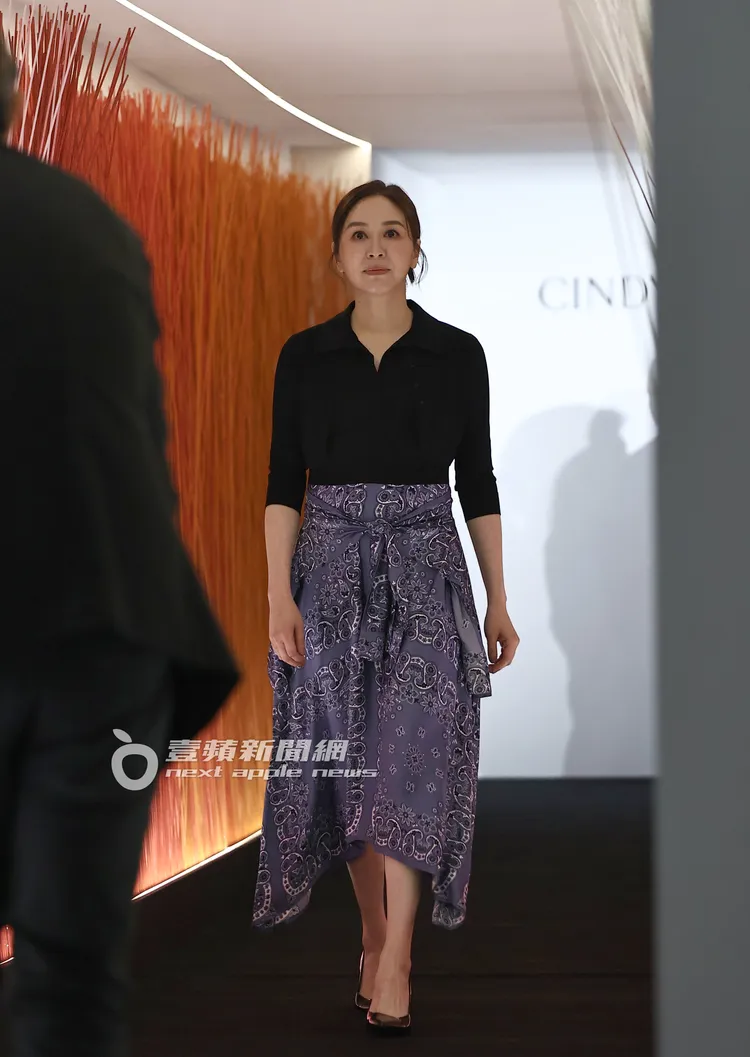 蔡依珊走進10萬支竹籤交織而成的時光隧道。娛樂中心攝