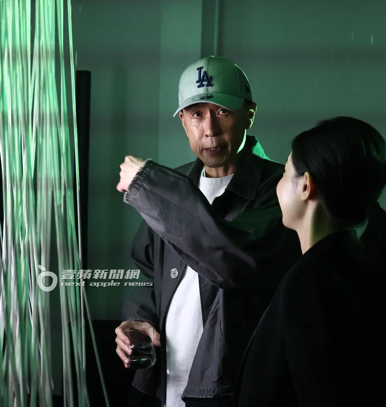 知名造型师Roger也是CINDY CHAO珠宝展的座上宾。娱乐中心摄