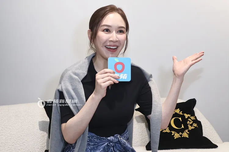 蔡依珊表示她蠻喜歡迷人的祖母綠。娛樂中心攝