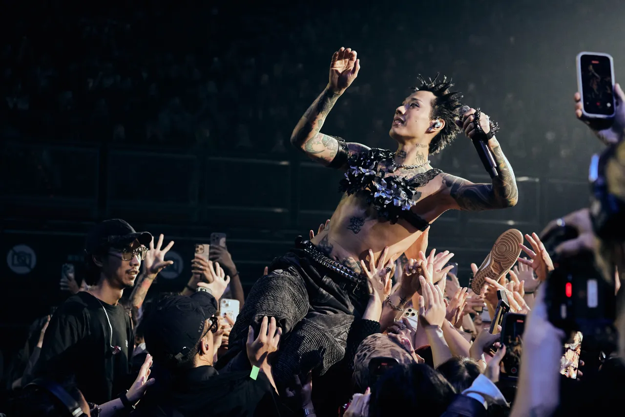 Marz23與粉絲超近距離互動。寬宏藝術X華納音樂提供