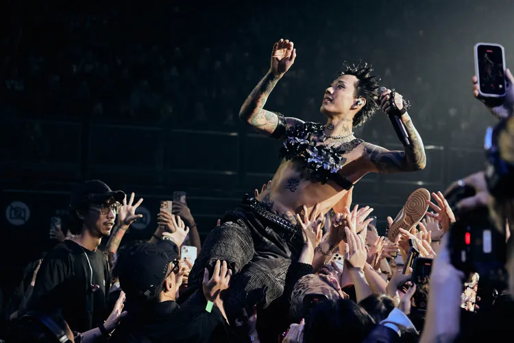 Marz23與粉絲超近距離互動。寬宏藝術X華納音樂提供