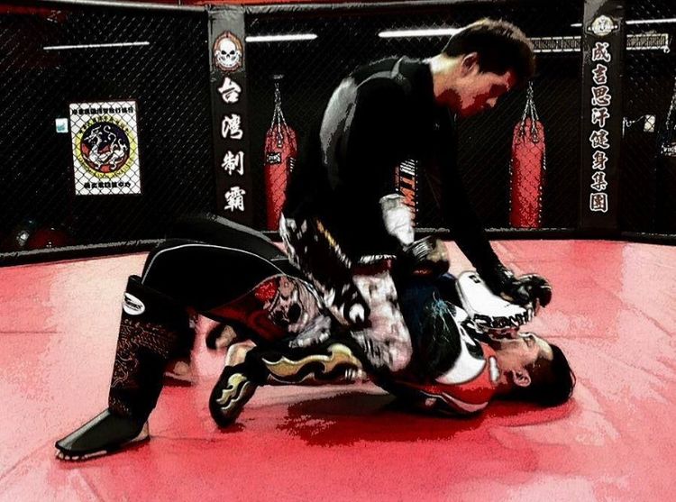 直球對決！大師兄邀館長直播　嗆7點「不是你倒就是我倒」