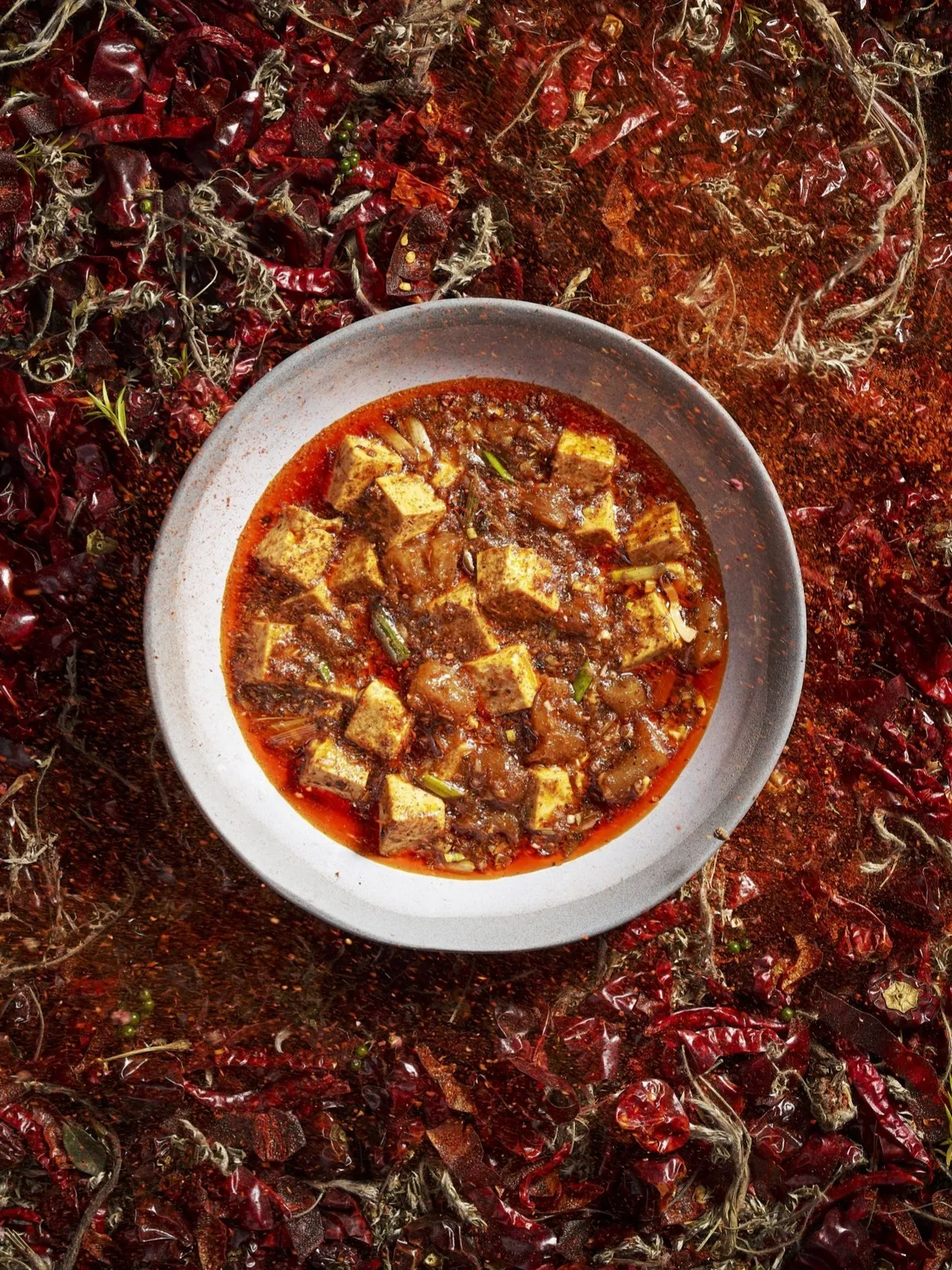 陈主厨的镇店之宝「陈麻婆豆腐」闻名国际，此次双厨联手以全新设计的菜单激荡出令人惊喜的川粤风味火花。台北远东香格里拉提供