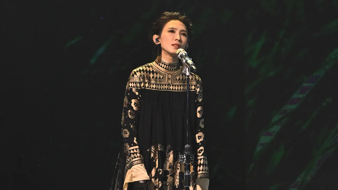 戴佩妮首夺金马！现场演出被害惨　网狂轰：这什么烂收音、车祸严重