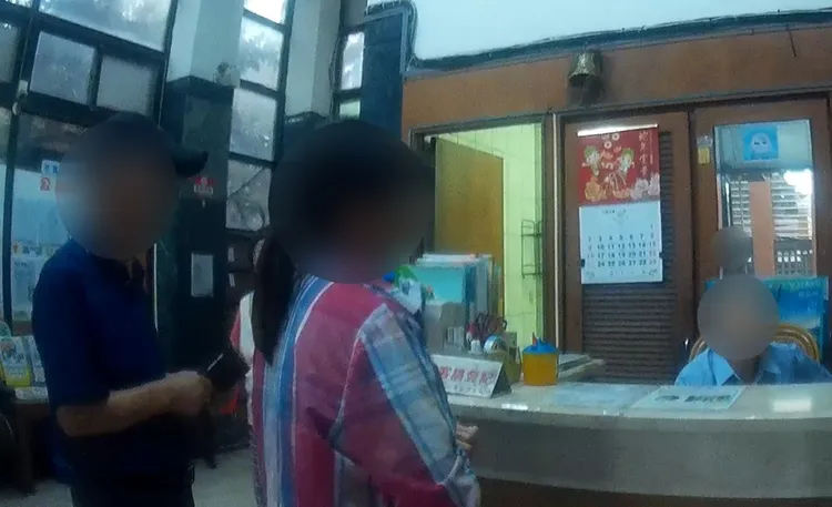 見到兒子平安，夫妻兩心中大石頭才放下。翻攝畫面