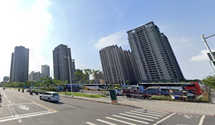 隨著房市政策鬆綁議題持續發酵，民眾購屋信心受到激勵，10月交易量回溫，觀望情緒稍減，首購、換屋等自住需求轉趨穩定，但全年成交量恐僅剩27萬戶。資料照片