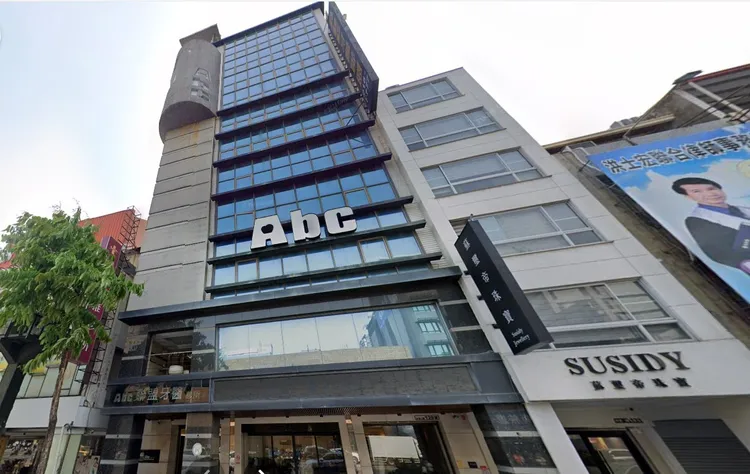 台灣最大牙醫集團Abc牙醫聯盟驚傳聘用密醫詐領健保費、逃漏稅、洗錢。翻攝GOOGLE MAP