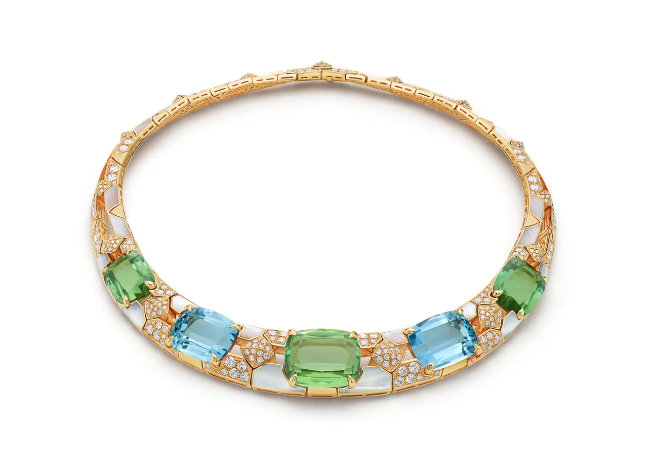 BVLGARI頂級珍珠母貝、綠碧璽、海藍寶石與鑽石項鍊。品牌提供