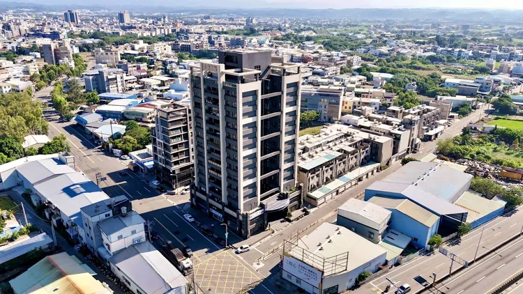 苗栗縣竹南鎮近五年中古屋和預售屋平均單價價差幅度從9.8%躍升至94.1%，增加的百分點居全台第一。永慶房產集團提供