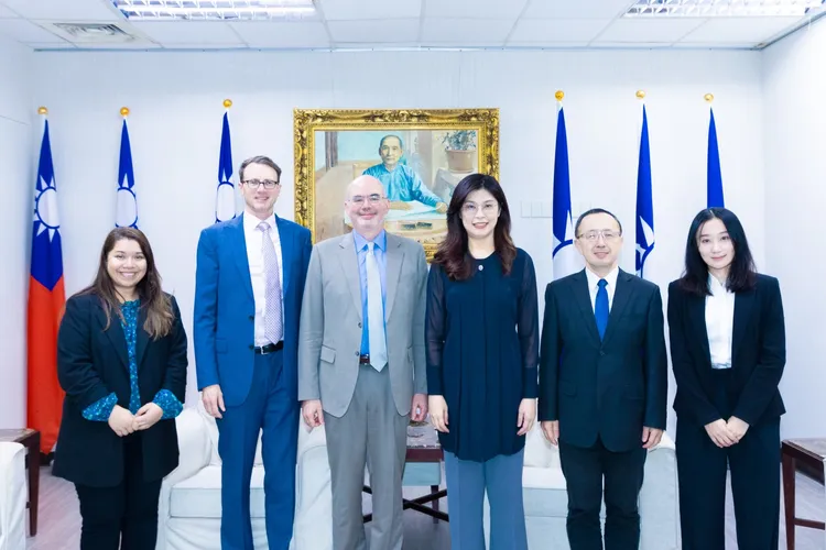 美国在台协会（AIT）处长谷立言12日与国民党主席郑丽文会面。国民党提供