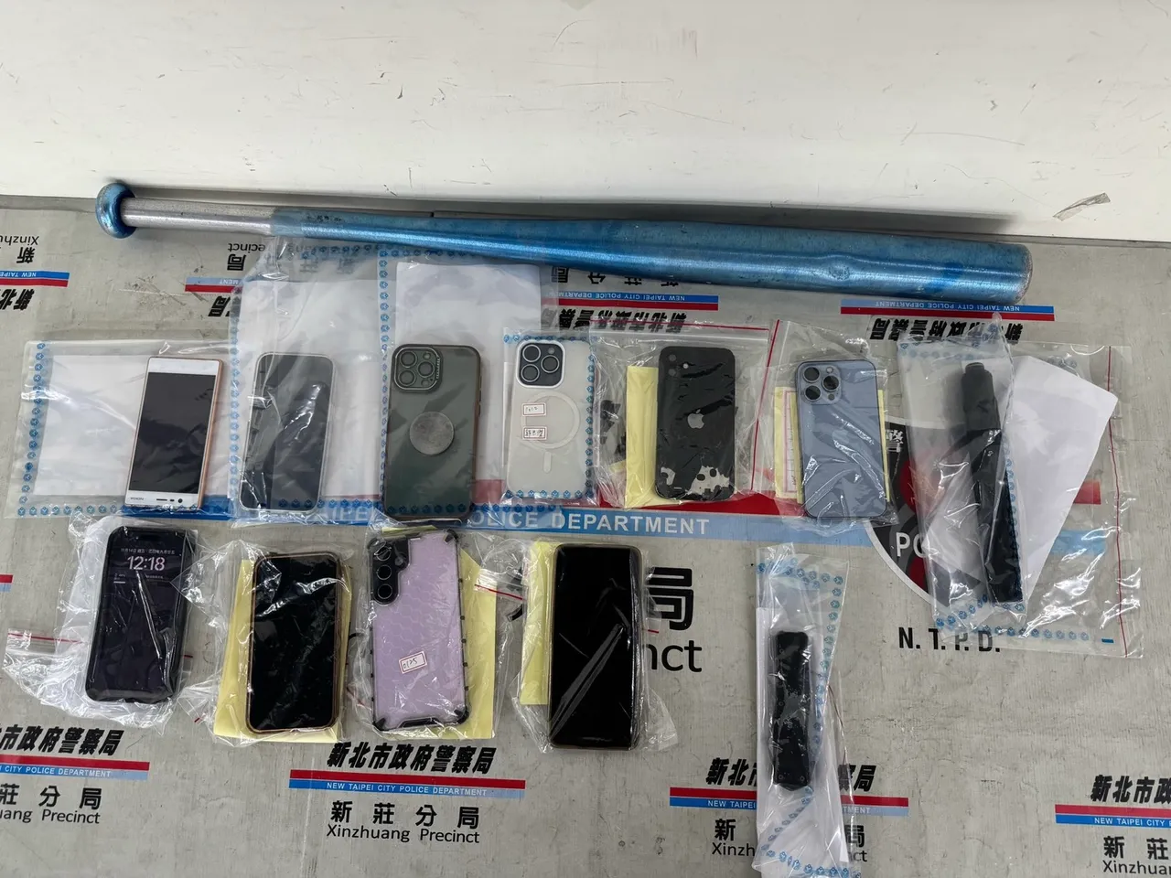 警方查扣相關證物。翻攝畫面