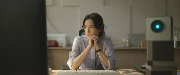 林予晞在《自杀通告》中扮演菁英班老师。本萃电影提供