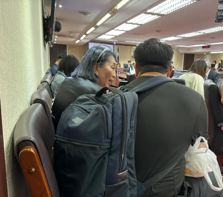 蔡春綢來到社福衛環委員會旁聽。邱筠媜攝