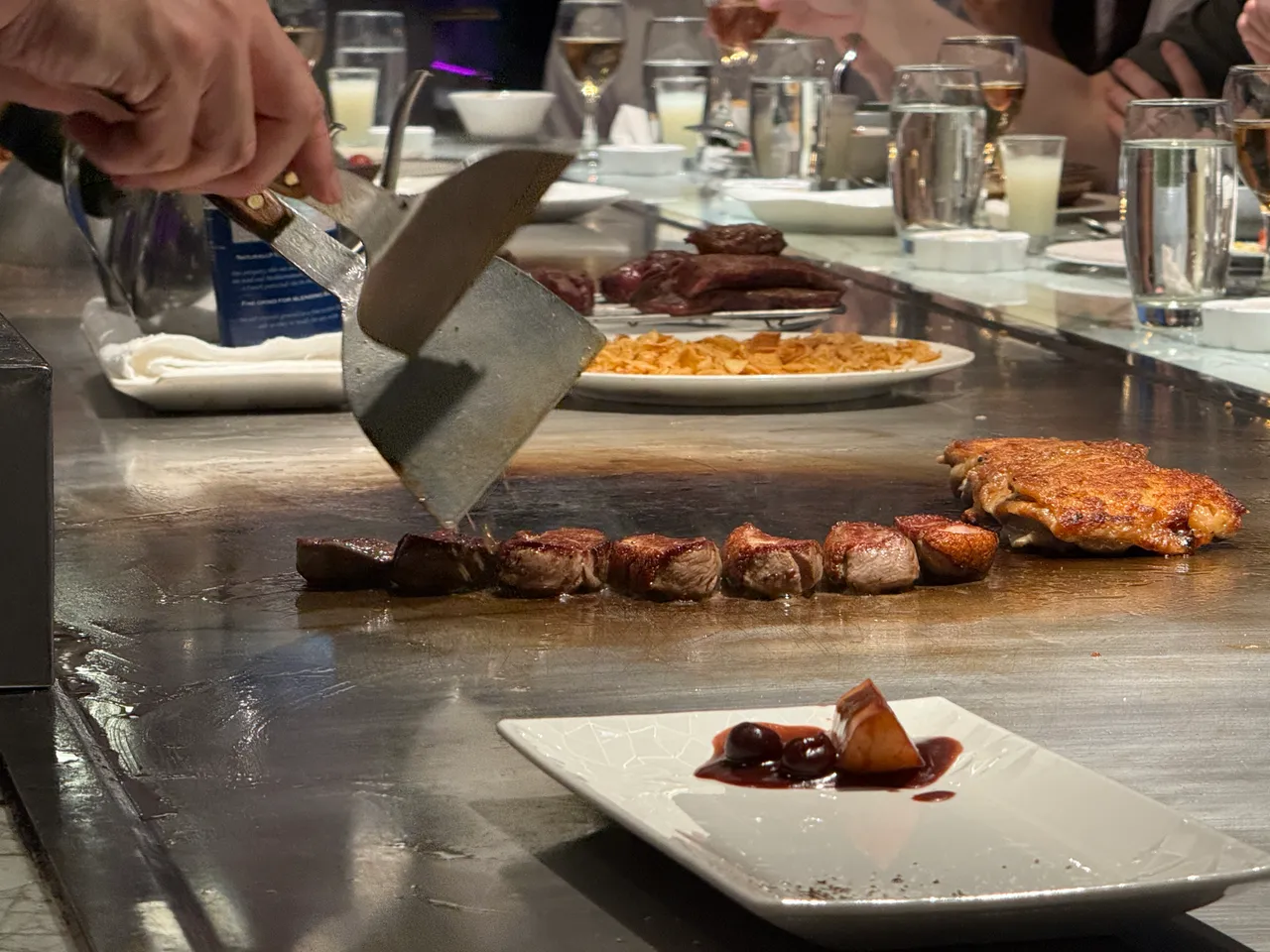 不少人也认为可以先确认问服务生，或者先看评论。摄影中心 