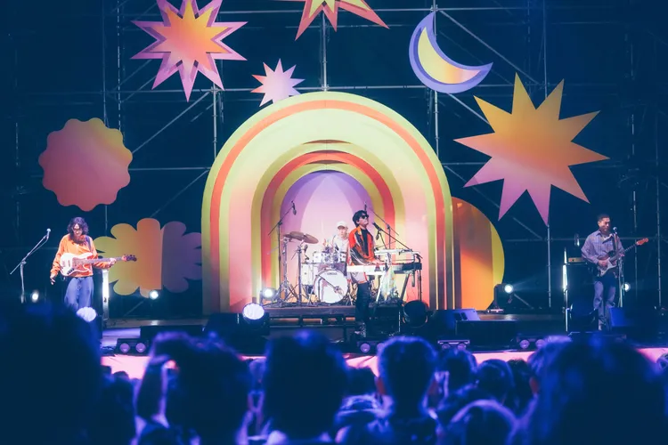 宇宙人日前在春浪舞台驚喜首唱《彩虹》。相信音樂提供