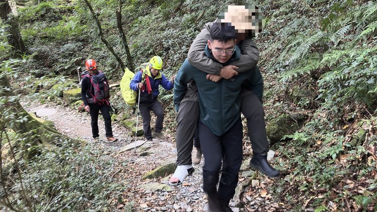 北大武女山友跌倒疑骨折!直升機吊掛救援下山