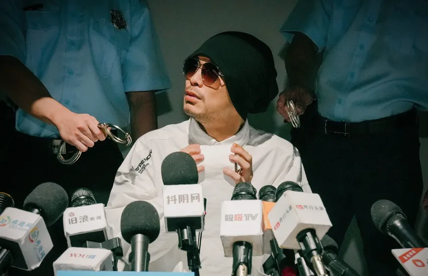 黄明志恐挨3下鞭刑有多可怕！ 把人绑成Ｘ形「最裸露状态」