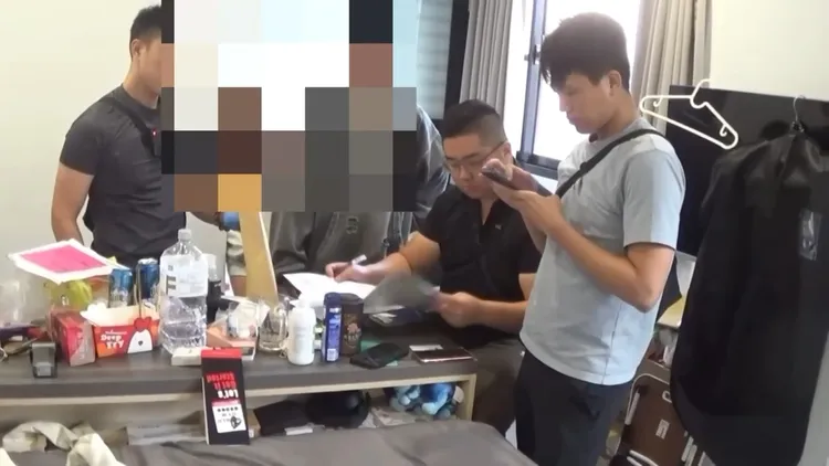 警方逮捕詐團成員。橫山警分局提供